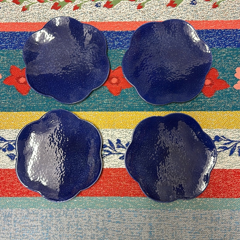 Set of 4 Blue Scalloped Flower Dinner Plates 
AXK1 Blue
by ANCORA (ITALY)